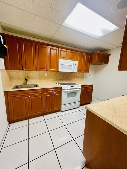 More Photos Of 3100 NW 72nd Ave, Miami Warehouse For Lease