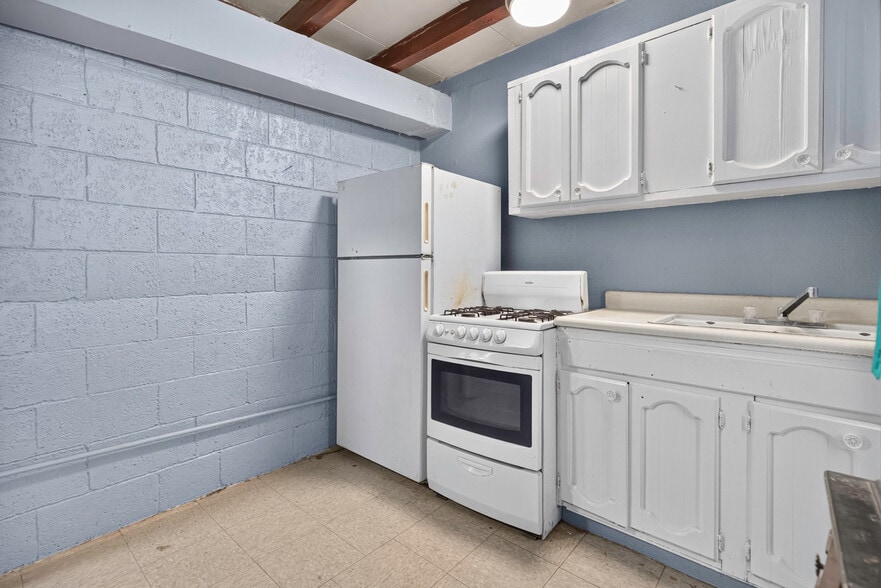 More Photos Of 611 W Main St, Fabens Apartments For Sale