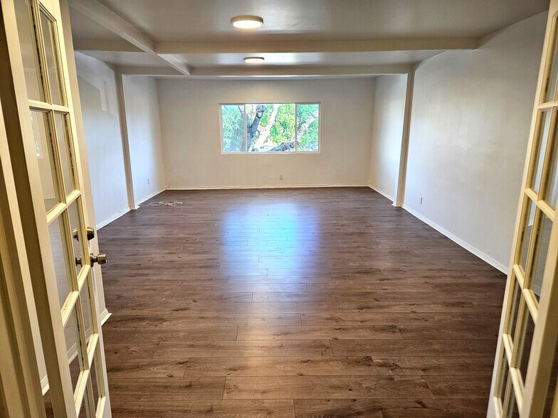 More Photos Of 4531 Van Nuys Blvd, Sherman Oaks Storefront Retail Residential For Sale