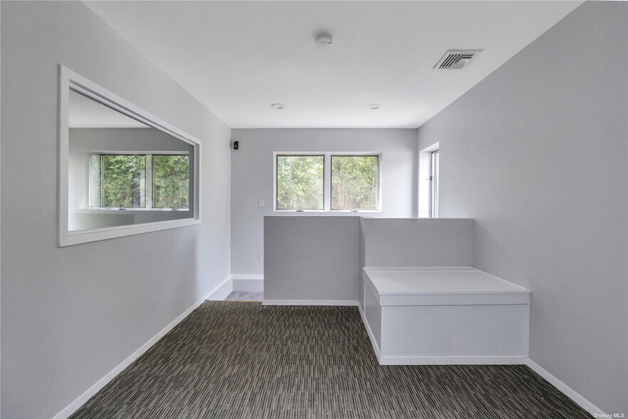More Photos Of 362 Mooney Pond Rd, Farmingville Office For Sale