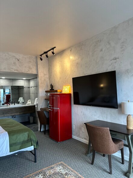 More Photos Of 18088 Highway 395, Lakeview Hospitality For Sale