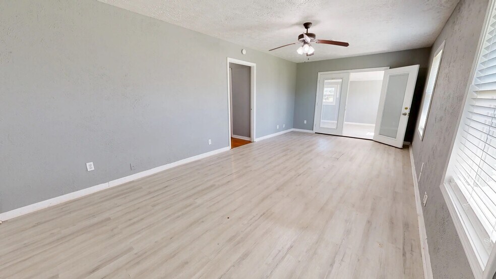 More Photos Of 419 Cypress St, Sulphur Office For Sale