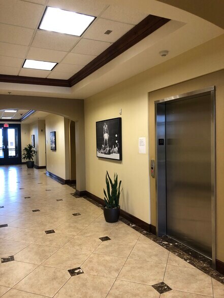 More Photos Of 5888 W Sunset Rd, Las Vegas Office For Sale