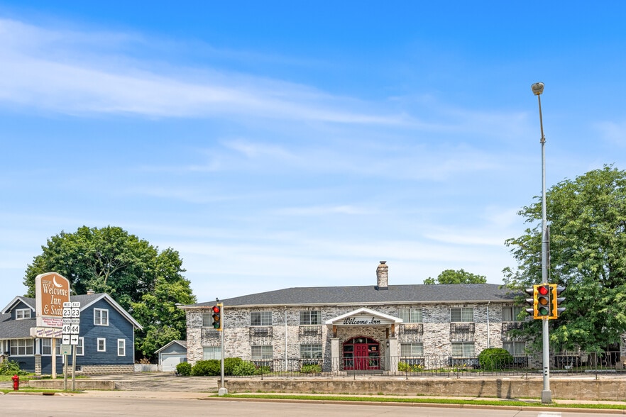 More Photos Of 240 E Fond du Lac St, Ripon Hotel For Sale