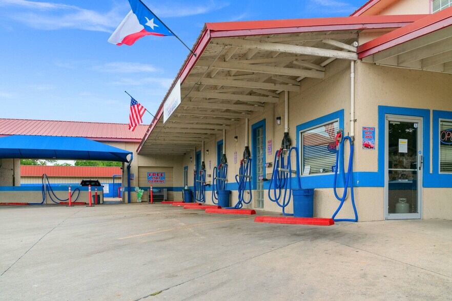 More Photos Of 506 Junction Hwy, Kerrville Carwash For Sale