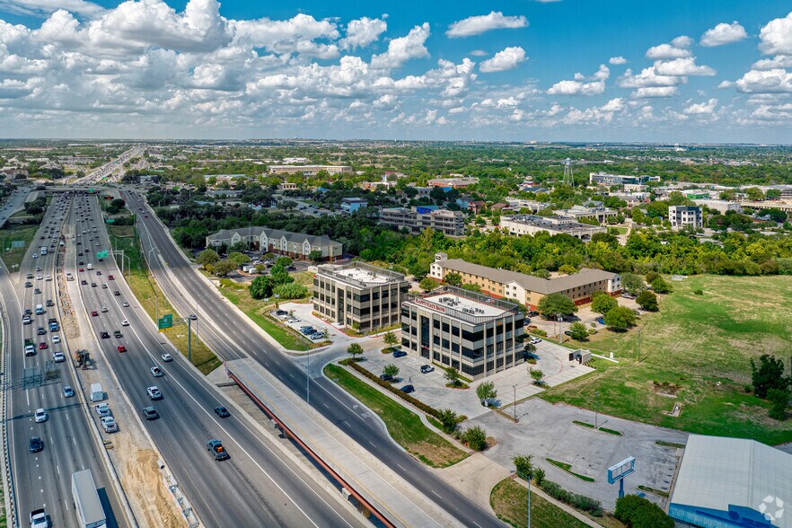 More Photos Of 559 IH 35, Round Rock Office For Lease