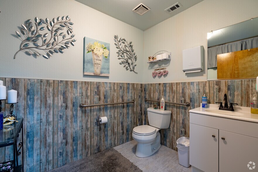 More Photos Of 18930 US Highway 18, Apple Valley Loft Creative Space For Sale