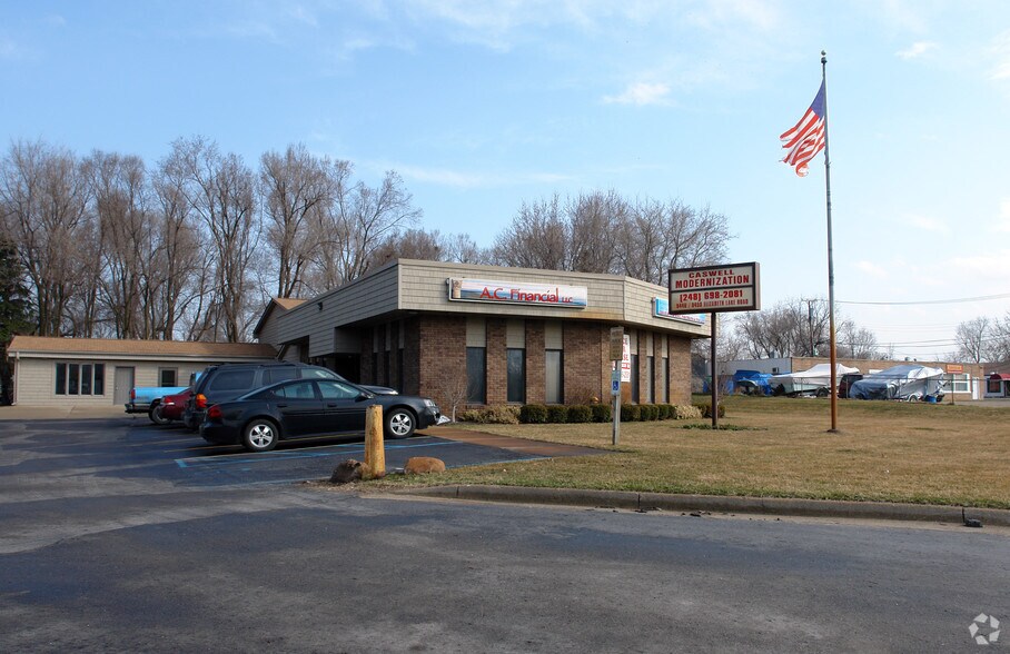 More Photos Of 9440 Elizabeth Lake Rd, White Lake Office For Sale