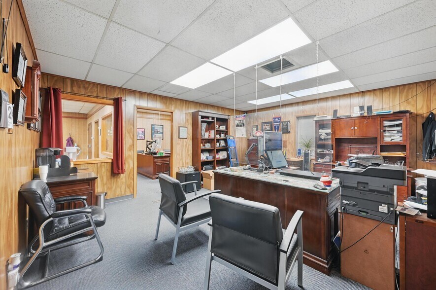 More Photos Of 4016 N Main St, Fort Worth Office For Sale