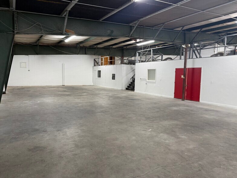 More Photos Of 4392 Corporate Sq, Naples Flex For Lease