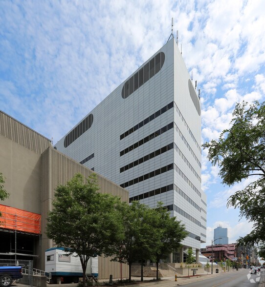 More Photos Of 100 Dundas St, London Office For Lease