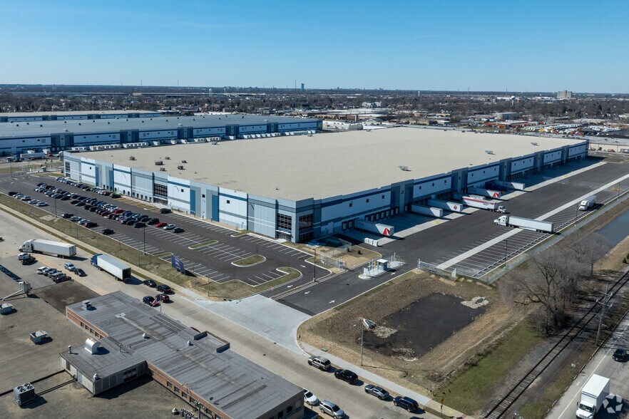 More Photos Of 2050 Cornell Ave, Melrose Park Distribution For Lease