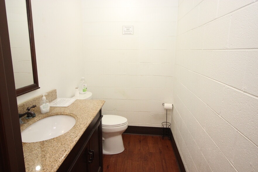More Photos Of 1458 County Line Rd, Huntingdon Valley Flex For Sale