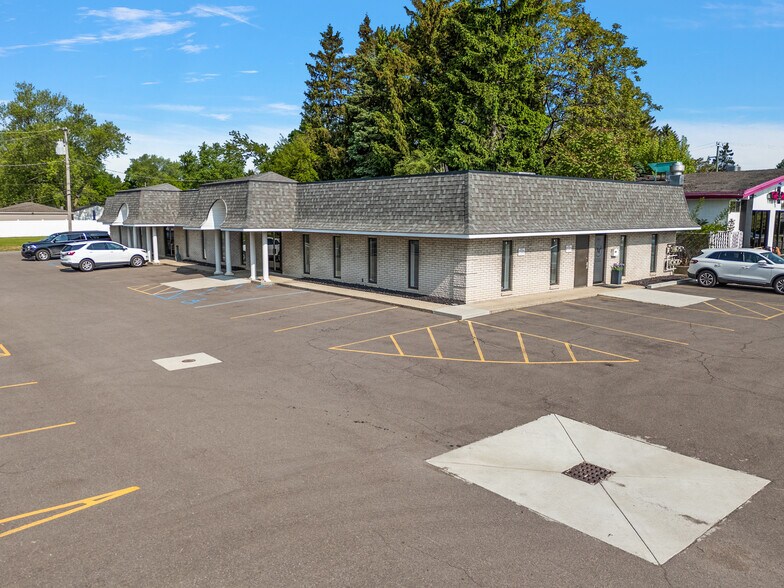 More Photos Of 48701 Van Dyke Ave, Shelby Township Medical For Sale