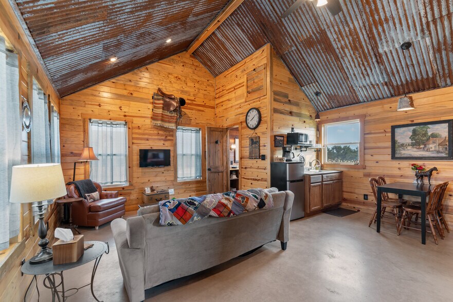 More Photos Of 3607 Lone Man Mountain Rd, Wimberley Hotel For Sale