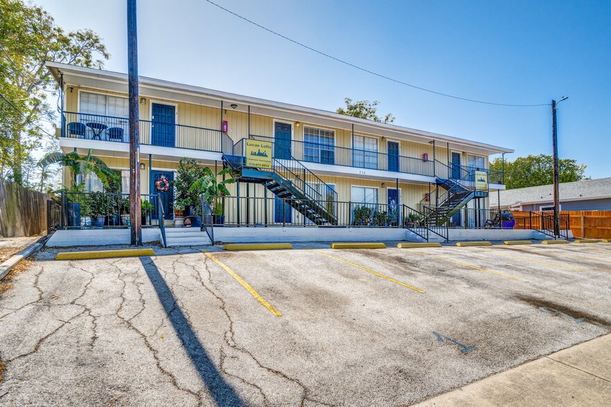 More Photos Of 216 Lucas St, San Antonio Apartments For Sale