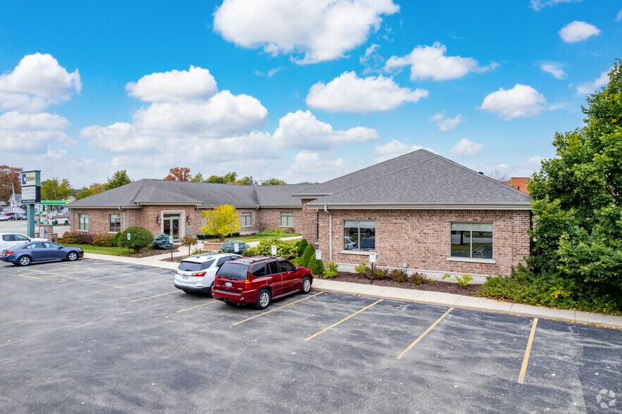 More Photos Of 900 W College Ave, Appleton Office For Lease