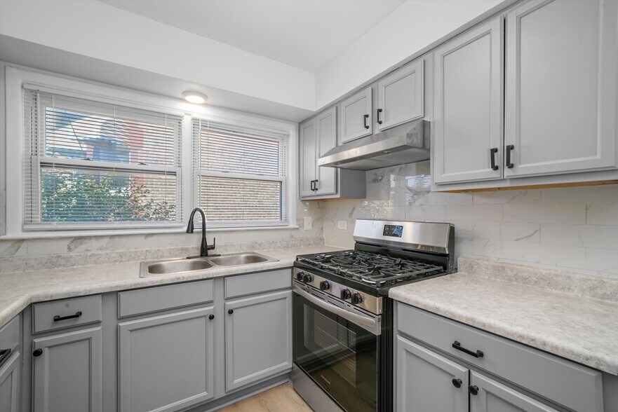 More Photos Of 8917 S Cottage Grove Ave, Chicago Apartments For Sale