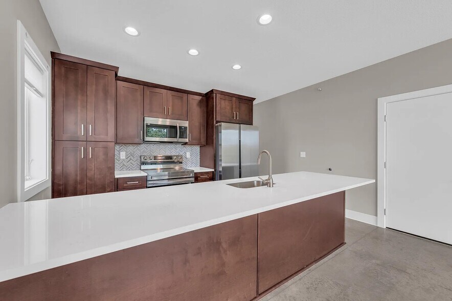 More Photos Of 3937-3937 Kenwood Ave, Kansas City Apartments For Sale