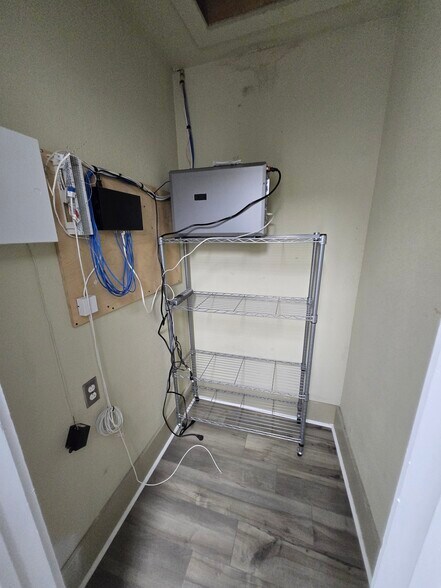 More Photos Of 202 E Weaver Ave, Alvarado Medical For Sale