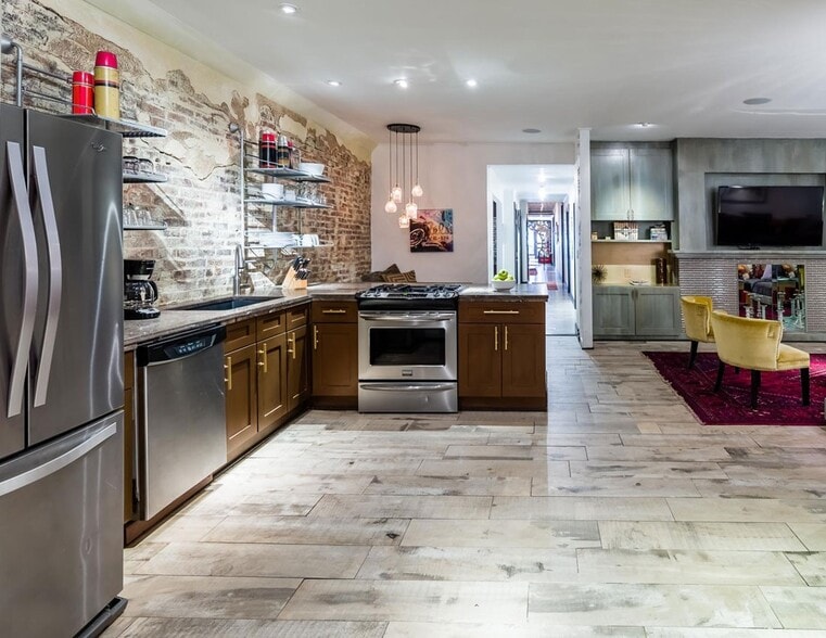 More Photos Of 213 Printers Aly, Nashville General Retail For Sale