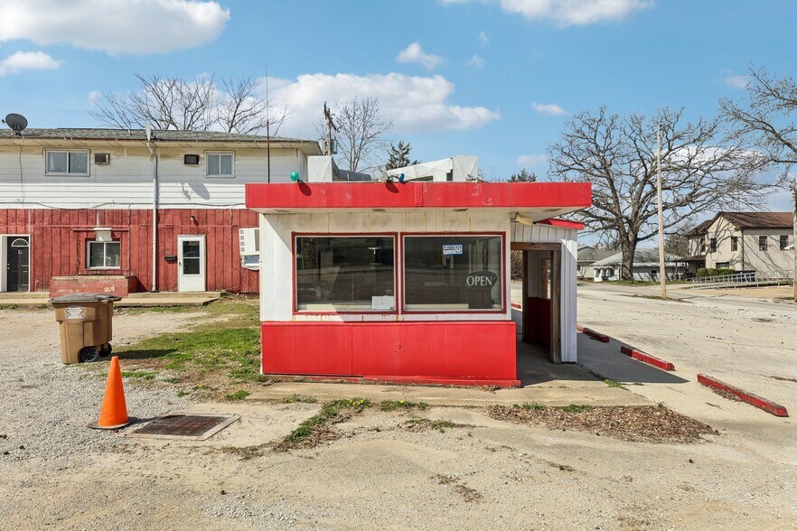 More Photos Of 201 Dearborn St, Hillsboro General Retail For Sale