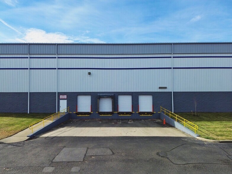 More Photos Of 145 Candlewood Rd, Bay Shore Warehouse For Lease