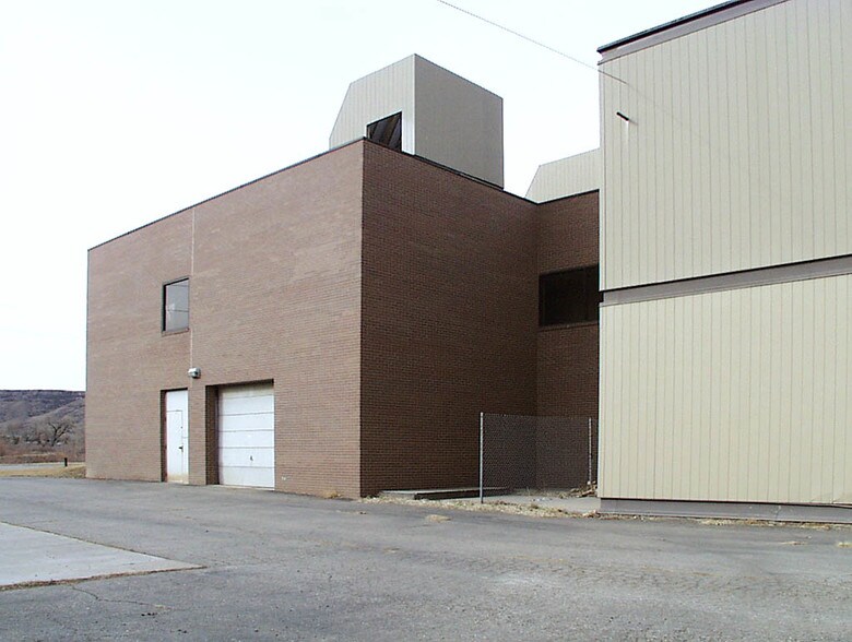 More Photos Of 5932-5934 McIntyre St, Golden Light Manufacturing For Sale