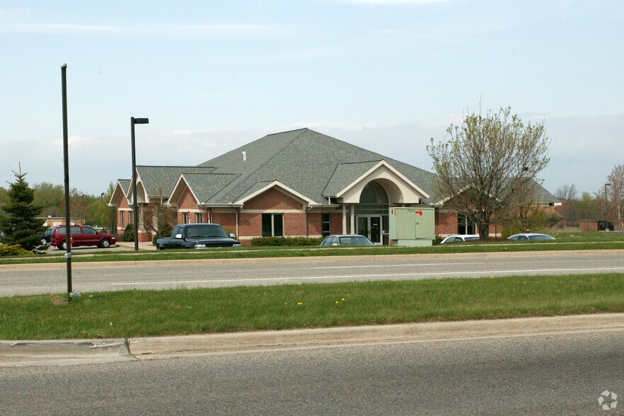 More Photos Of 833 E 16th St, Holland Bank For Lease