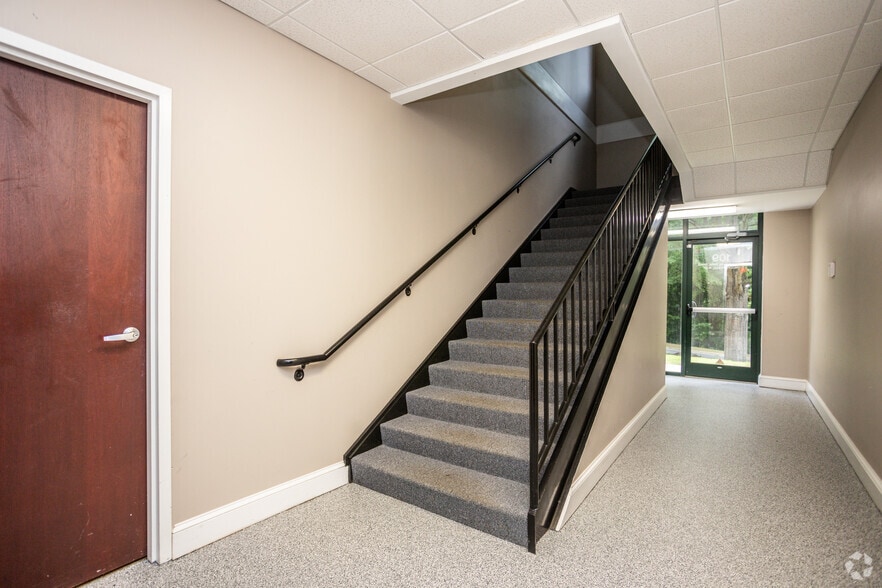 More Photos Of 109 Professional Park Dr, Mooresville Office For Lease