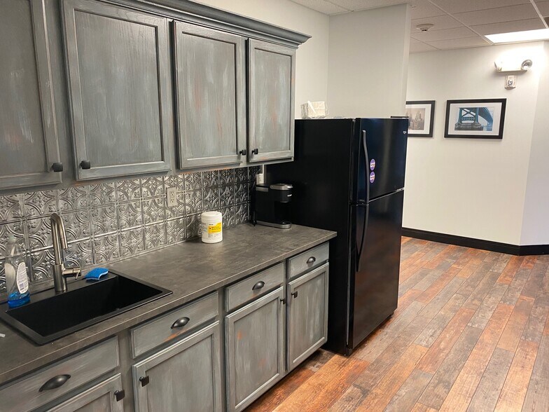 More Photos Of 1744 Sumneytown Pike, Kulpsville Office For Lease