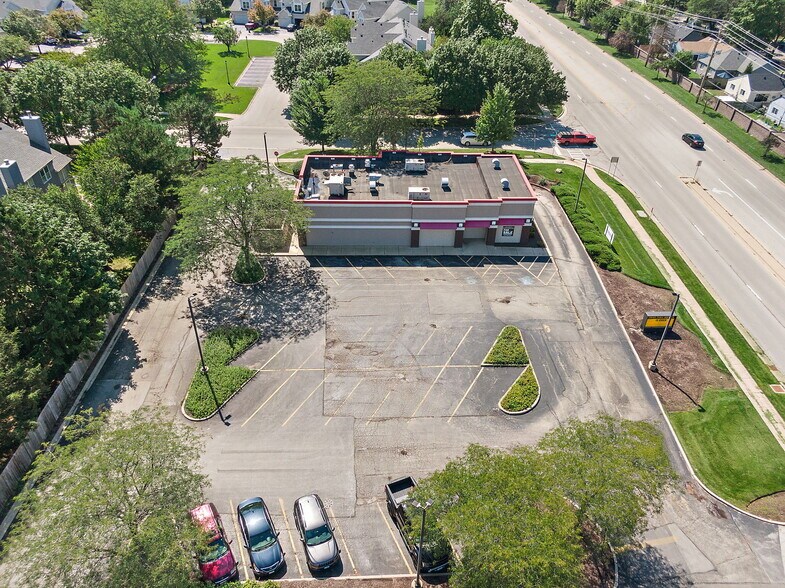 More Photos Of 240 Douglas Rd, Oswego Fast Food For Lease