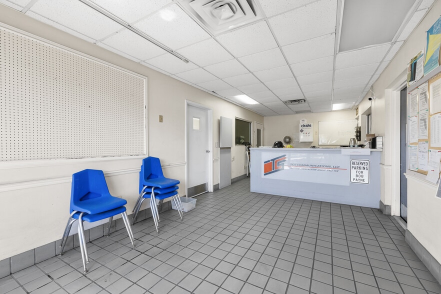 More Photos Of 3162 Clemson Rd, Orlando Radio TVTransmission Facilities For Lease