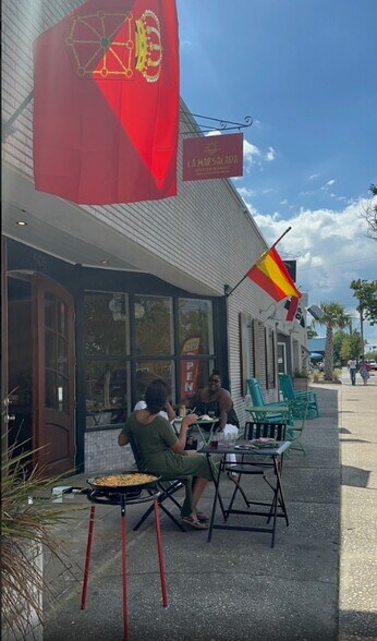 More Photos Of 909 Starkeys Aly, Wilmington Specialty For Lease