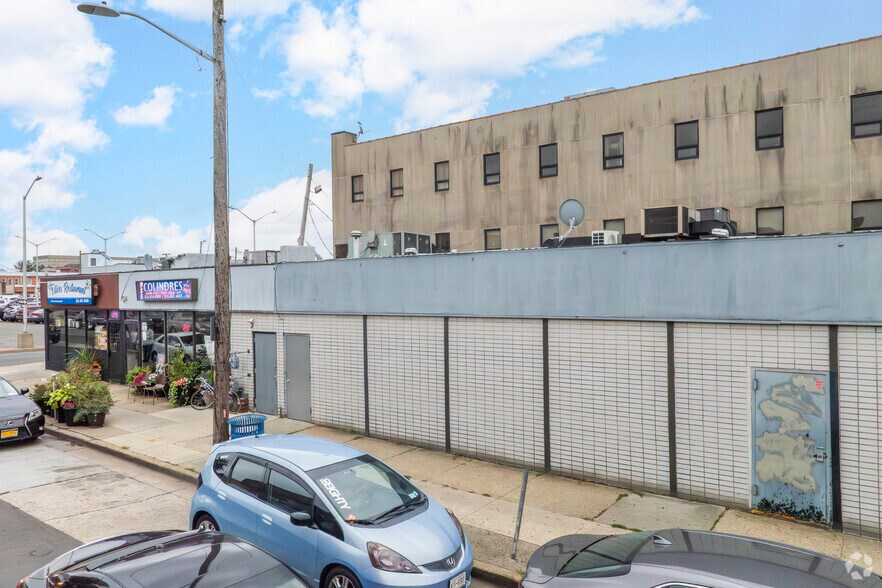 More Photos Of 84 N Franklin St, Hempstead General Retail For Lease