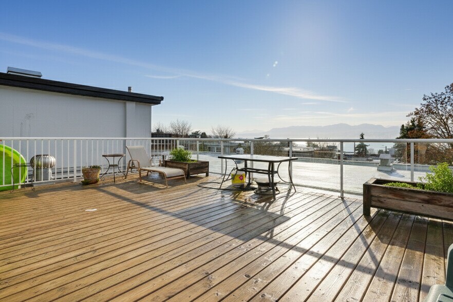 More Photos Of 2250 York Ave, Vancouver Apartments For Sale