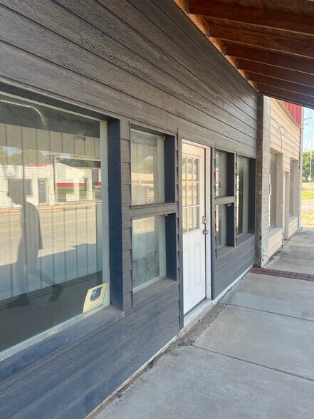 Primary Photo Of 133-135 N Lee St, Fort Gibson Storefront For Lease