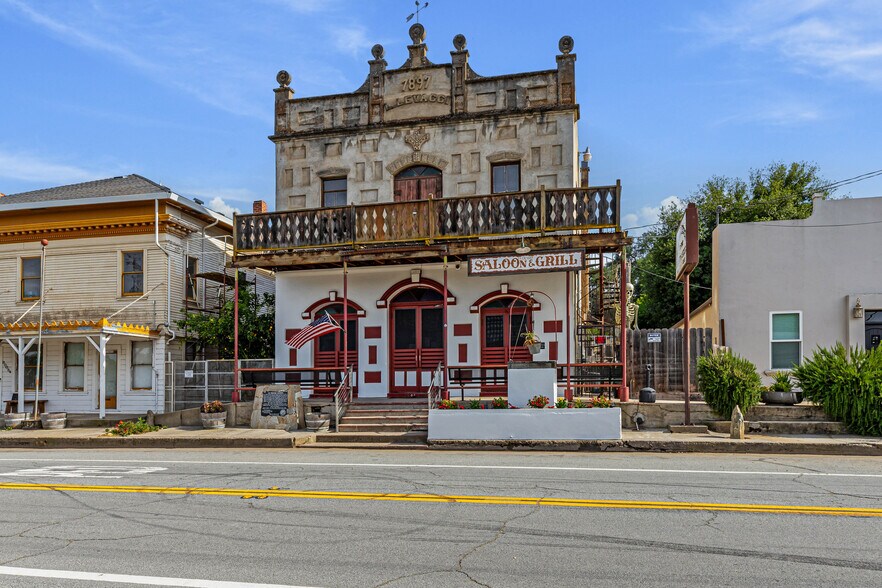 More Photos Of 30048 Yosemite Blvd, La Grange Bar For Sale