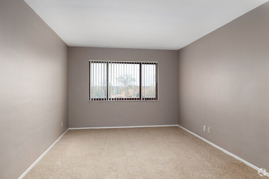 More Photos Of 1001 N McKnight Rd, Saint Louis Apartments For Sale