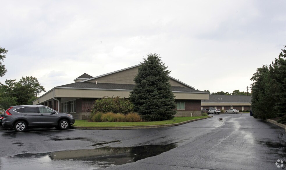 More Photos Of 401-455 Upton Dr, Benton Harbor Office For Sale
