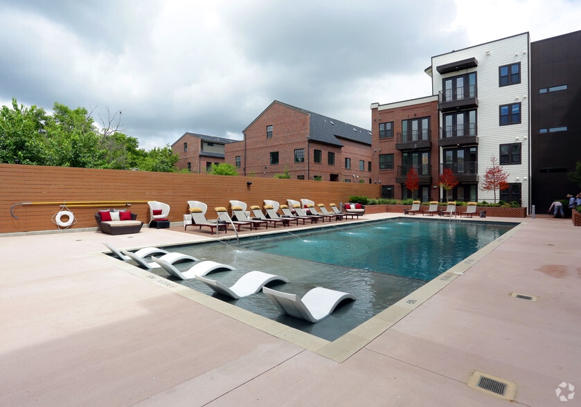 More Photos Of 195 W Davis St, Dallas Apartments For Lease