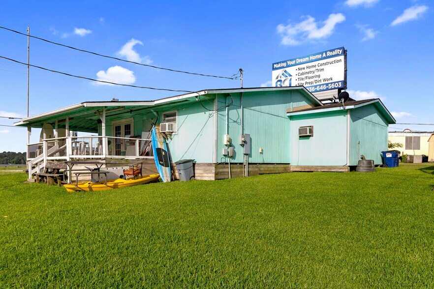 More Photos Of 13050 U.S. 190 hwy, Onalaska Freestanding For Sale