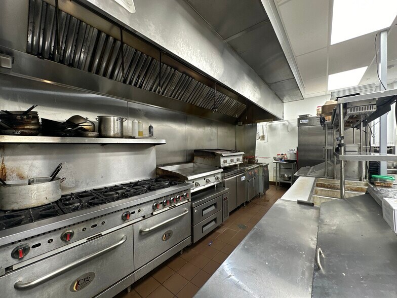 More Photos Of Rte 8 & Rte 228 - Middlesex Crossing, Valencia Storefront Retail Office For Lease