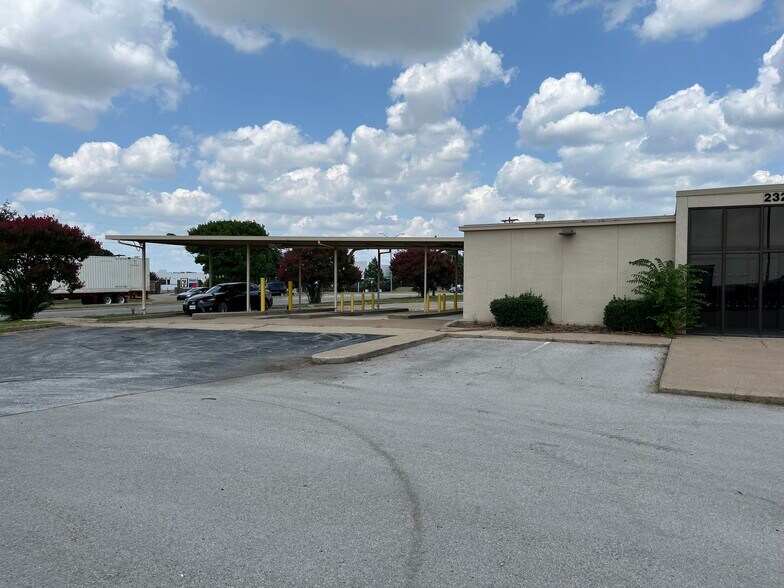 More Photos Of 2322 North State Hwy 360, Grand Prairie Storefront Retail Office For Sale