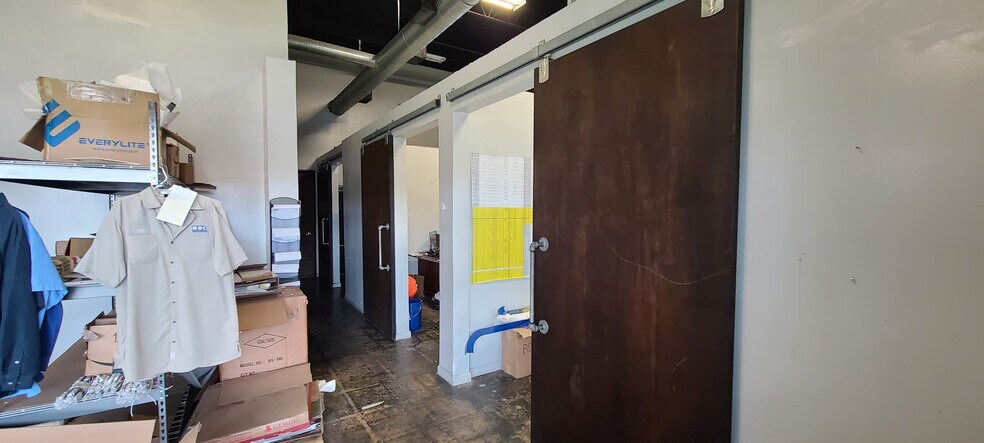 More Photos Of 2819 Blystone Ln, Dallas Distribution For Lease