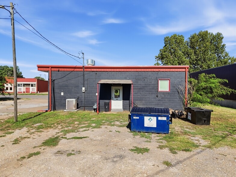 More Photos Of 112 N Chisholm Trl, Dover Restaurant For Sale