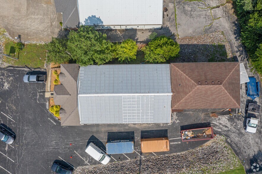 More Photos Of 139 Dean Dr, Clarksville Office For Sale