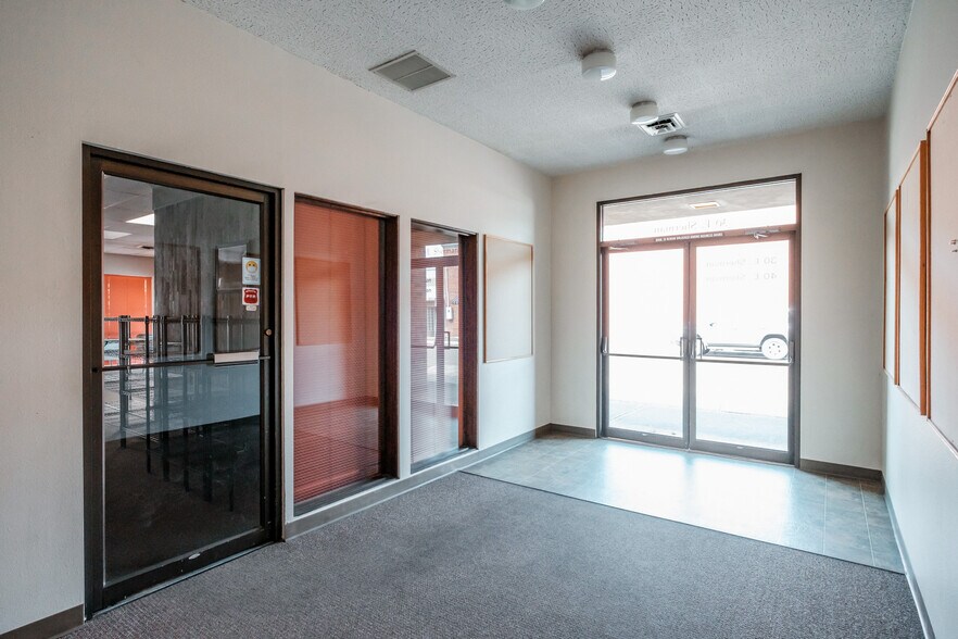 More Photos Of 707 S Main St, Lebanon Office For Sale