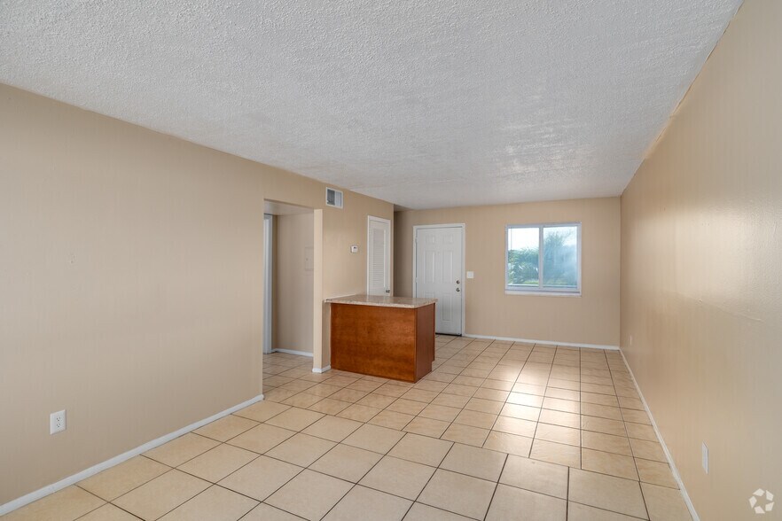 More Photos Of 8372 Beacon Blvd, Fort Myers Apartments For Sale