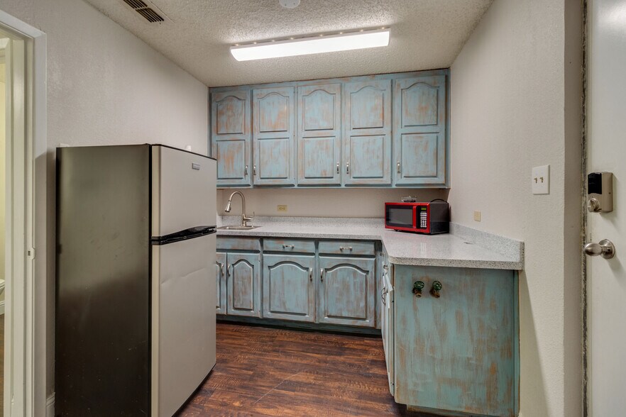 More Photos Of 5710 Watauga Rd, Watauga Office For Lease